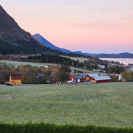 Rodseth Gardsovernatting Hytter Molde Esterno foto