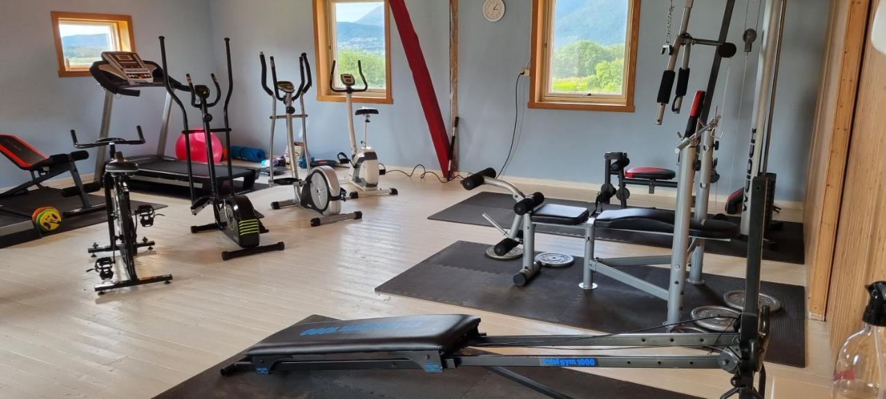 Rodseth Gardsovernatting Hytter Molde Esterno foto