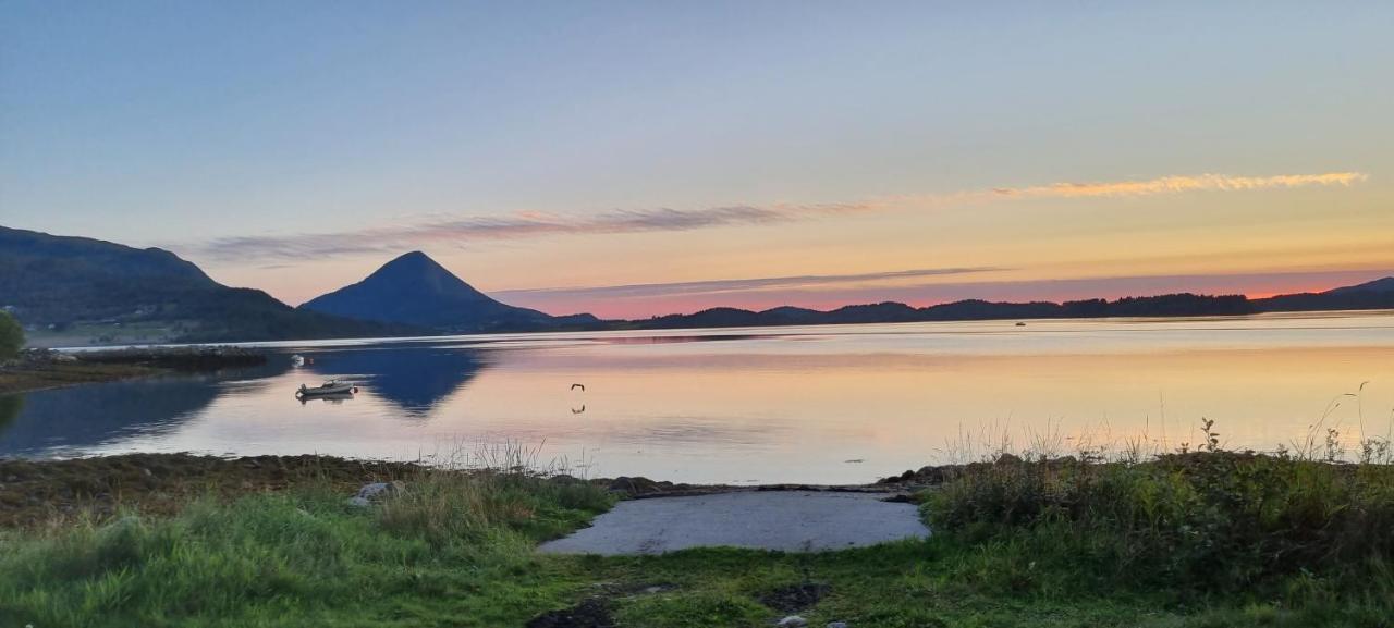 Rodseth Gardsovernatting Hytter Molde Esterno foto