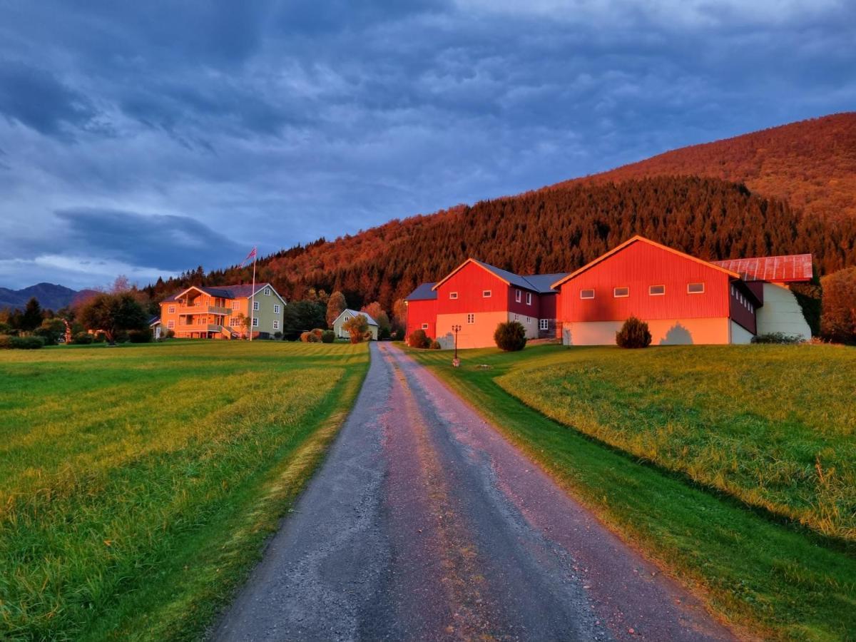 Rodseth Gardsovernatting Hytter Molde Esterno foto