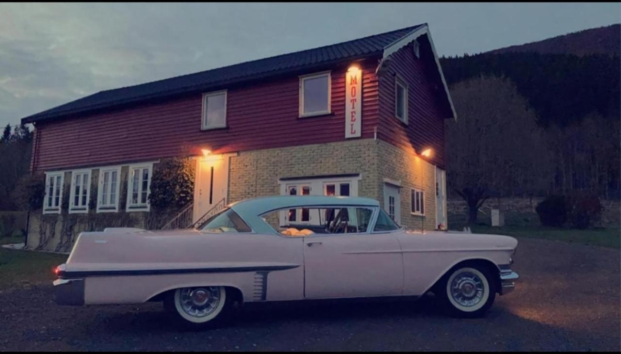 Rodseth Gardsovernatting Hytter Molde Esterno foto
