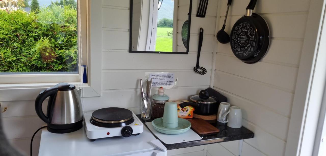 Rodseth Gardsovernatting Hytter Molde Esterno foto