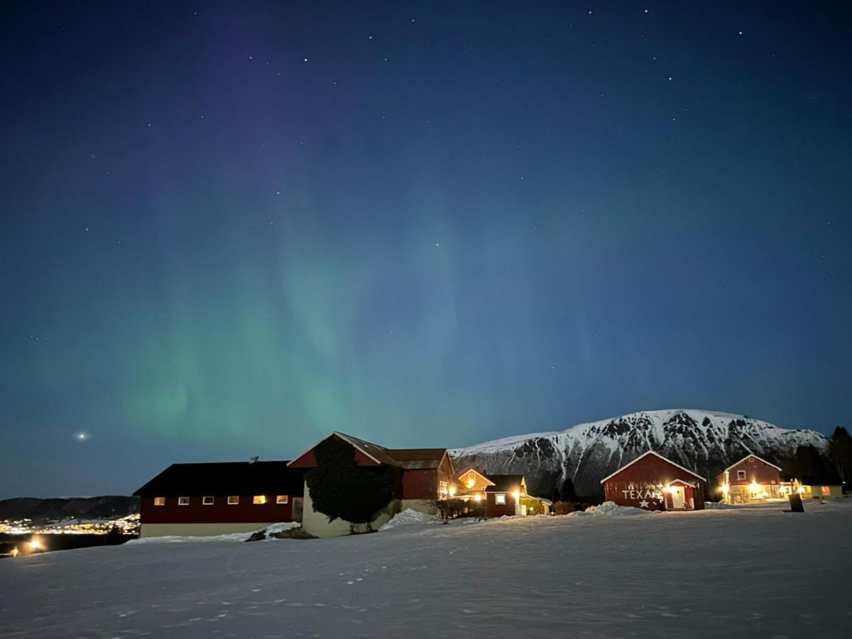 Rodseth Gardsovernatting Hytter Molde Esterno foto