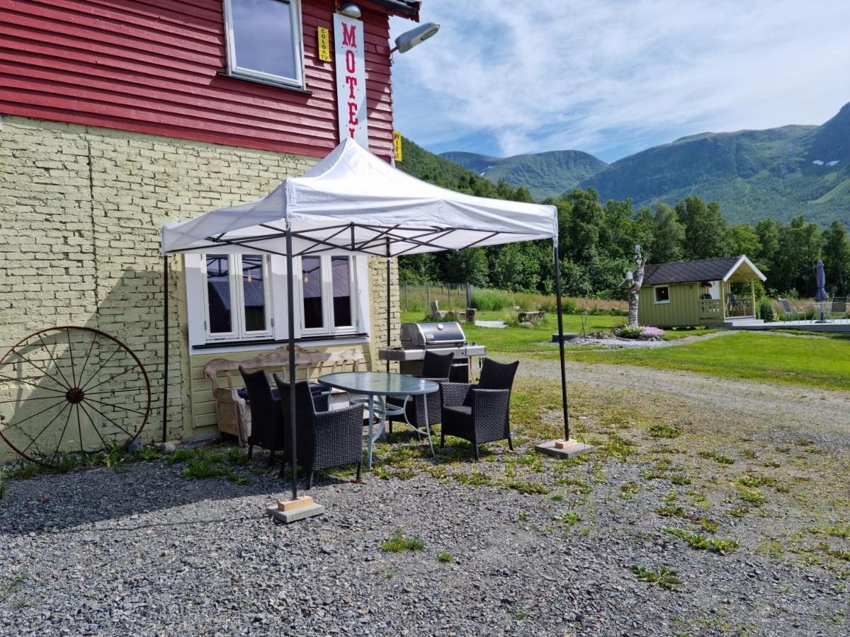 Rodseth Gardsovernatting Hytter Molde Esterno foto
