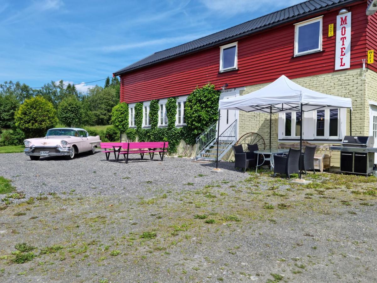 Rodseth Gardsovernatting Hytter Molde Esterno foto