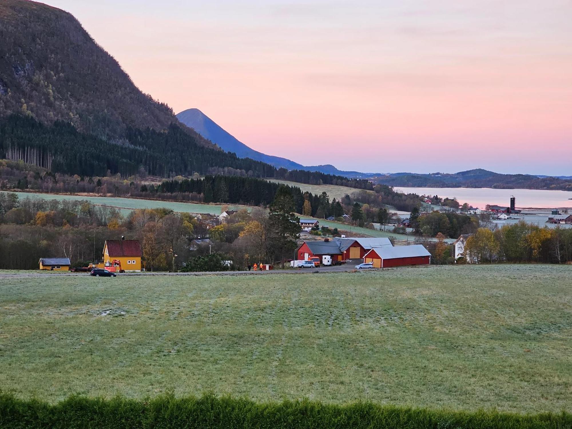 Rodseth Gardsovernatting Hytter Molde Esterno foto